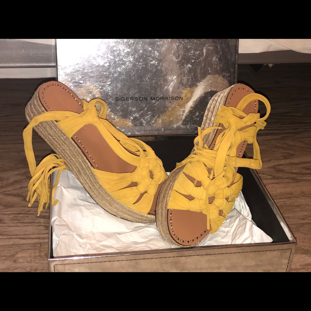 Yellow Flat espadrille with tie
